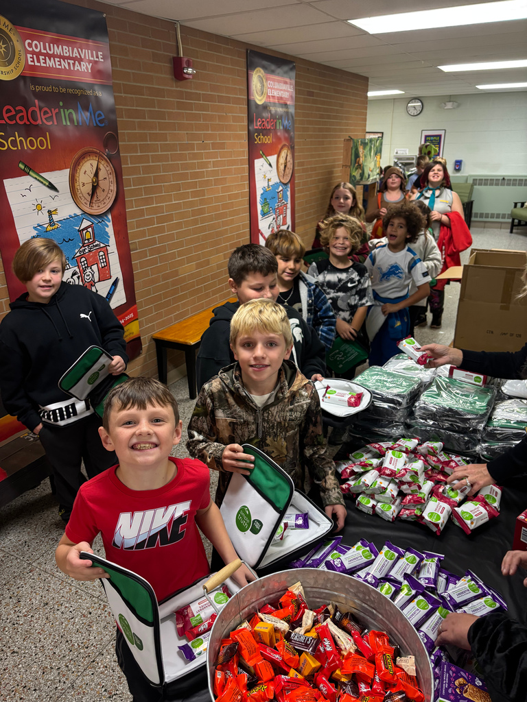 Genesee County sheriff's department partnered with KROGER and came to "stuff the lunch box" with all the students at Columbiaville Elementary! 