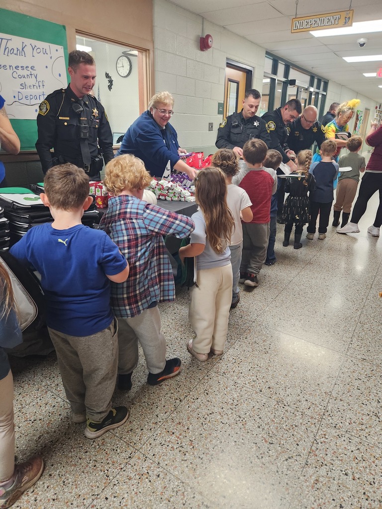 Genesee County sheriff's department partnered with KROGER and came to "stuff the lunch box" with all the students at Columbiaville Elementary! 