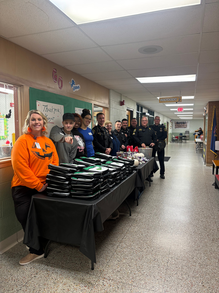 Genesee County sheriff's department partnered with KROGER and came to "stuff the lunch box" with all the students at Columbiaville Elementary! 