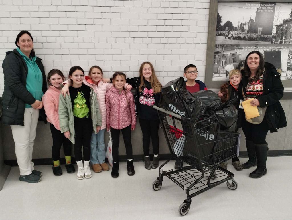 The Columbiaville Student Council hit the shops, spreading cheer for the Community Giving Tree!