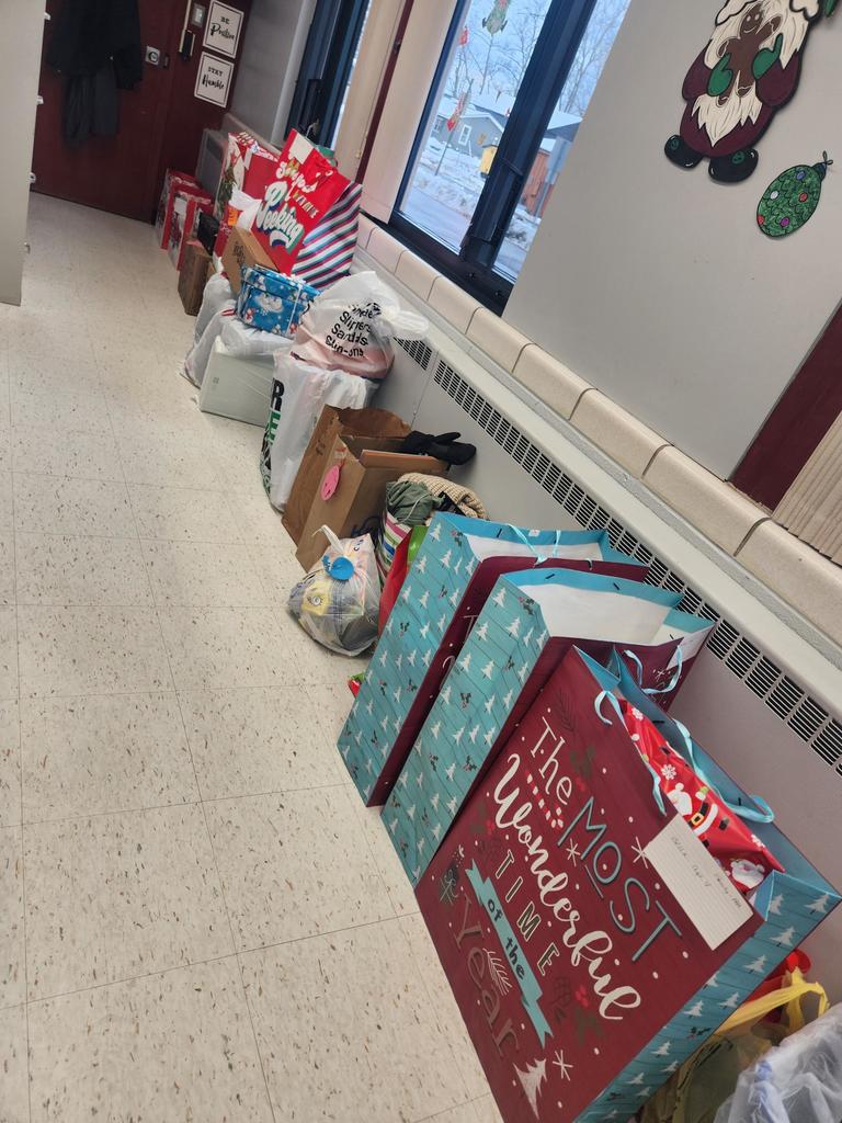 The Community Giving Tree was a smashing success! We had the joy of supporting 55 families this year, bringing smiles to 245 people. A massive thank you for showering us with donations and time to uplift our community!