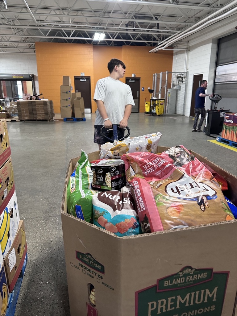 NHS Members at the Eastern Michigan Food Bank