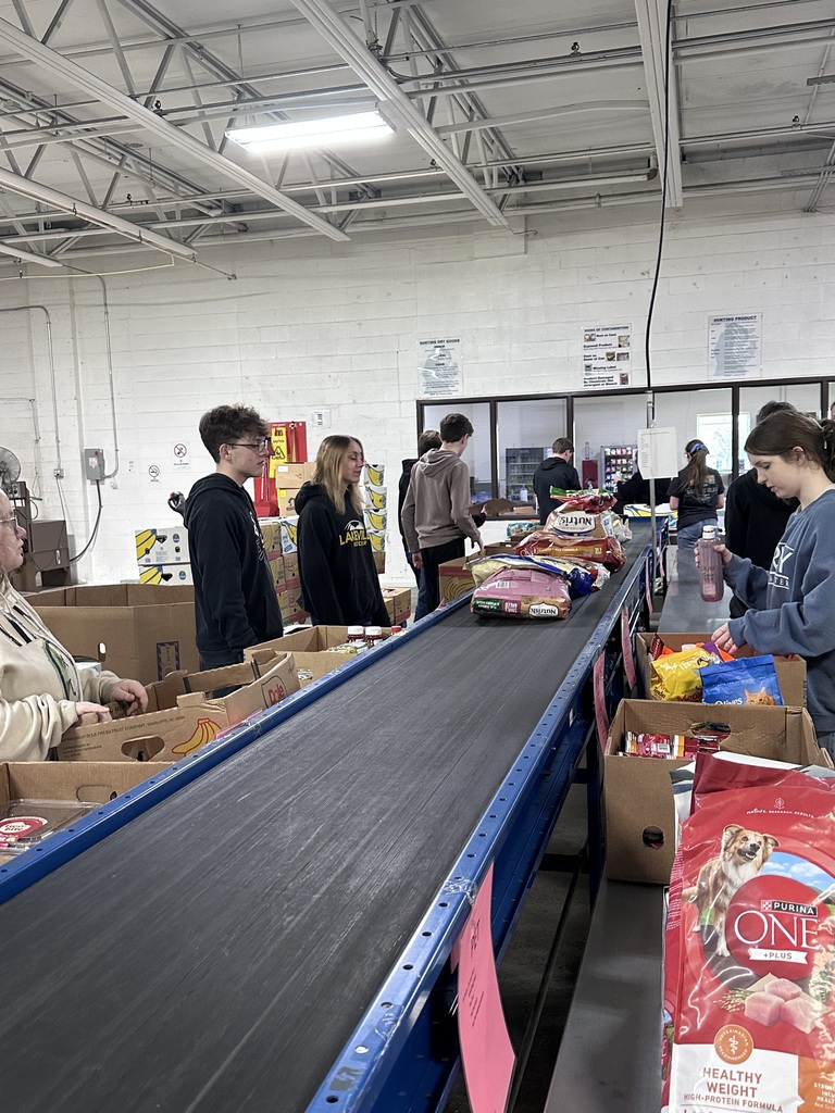 NHS Members at the Eastern Michigan Food Bank