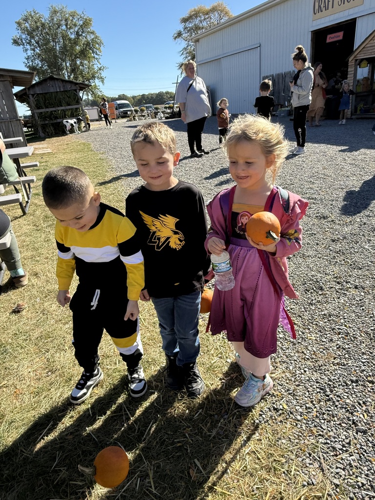 Preschoolers visit Johnson's Pumpkin Farm