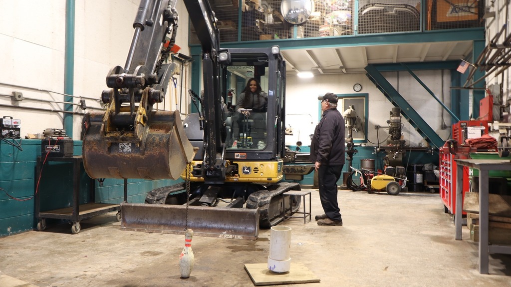 LMS Students visit AIS