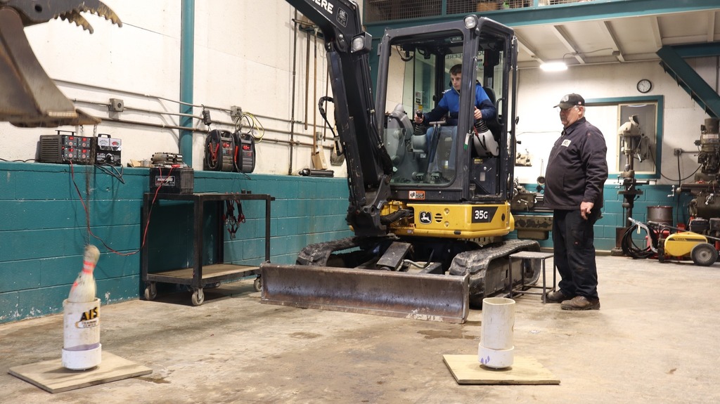 LMS Students visit AIS