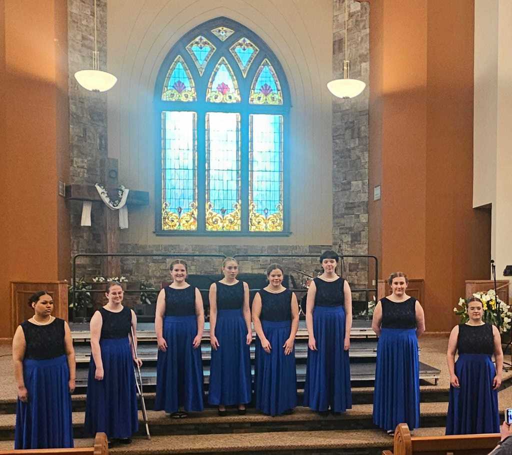 LHS Vox Humana Group photo on the Chicago Heritage Festival competition trip 