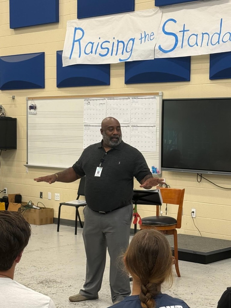 Dr. Fitzpatrick speaking to students about leadership.