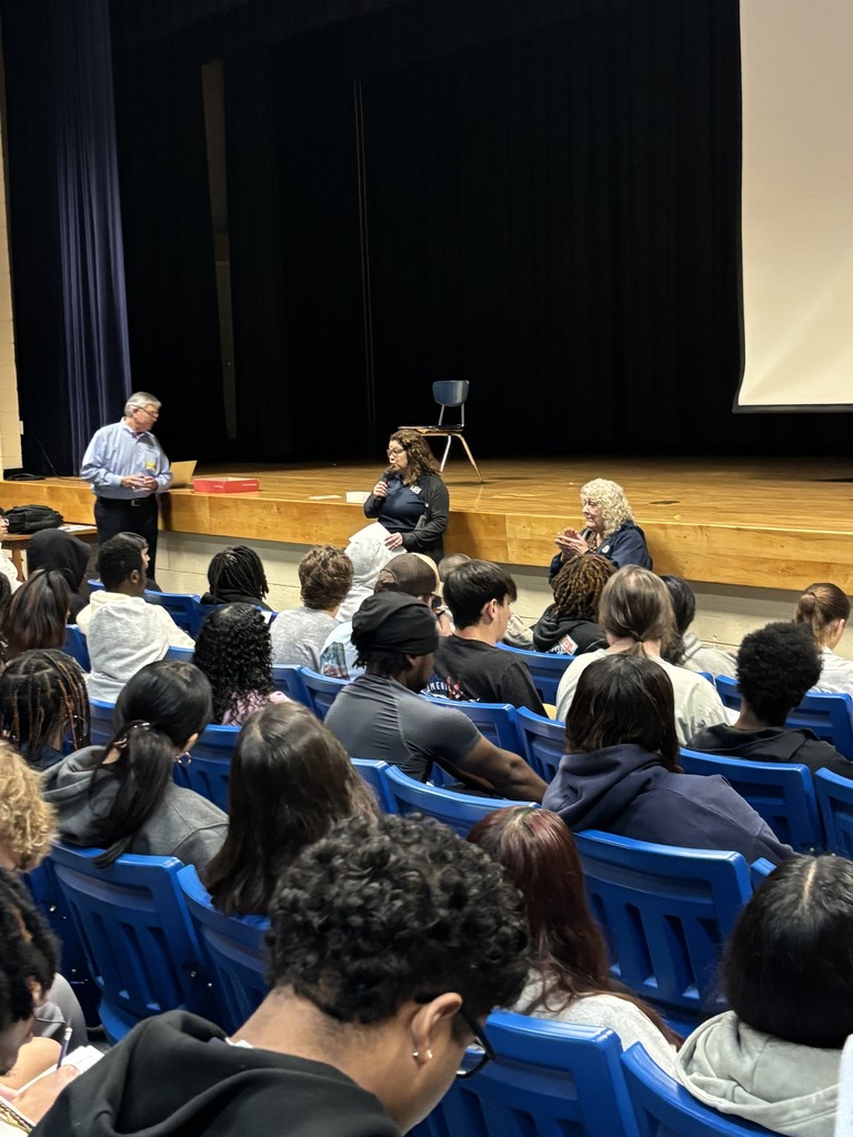 Image of Senior Class Meeting