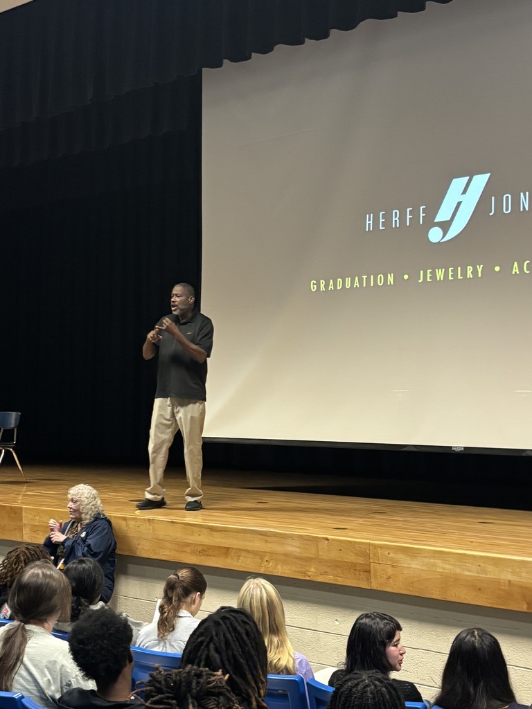 Image of Senior Class Meeting