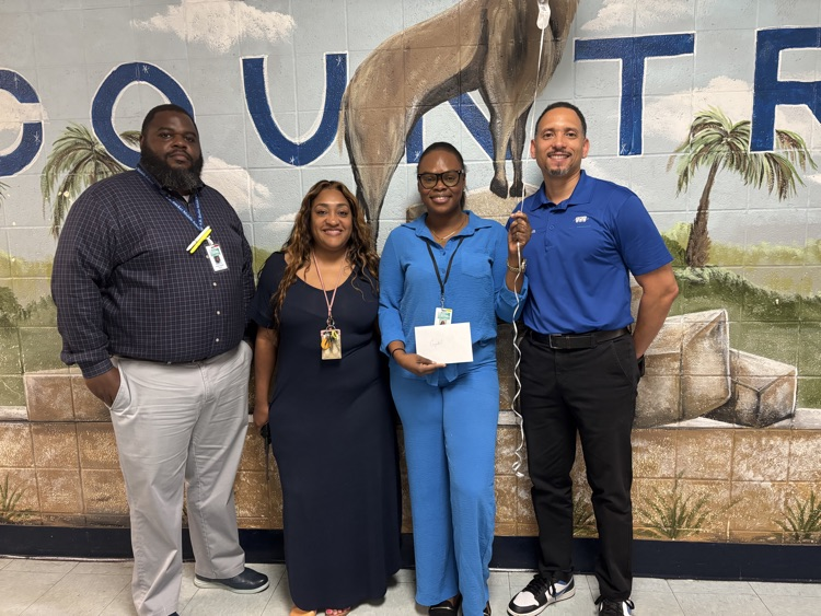 Shawna Ennis teacher of the month 