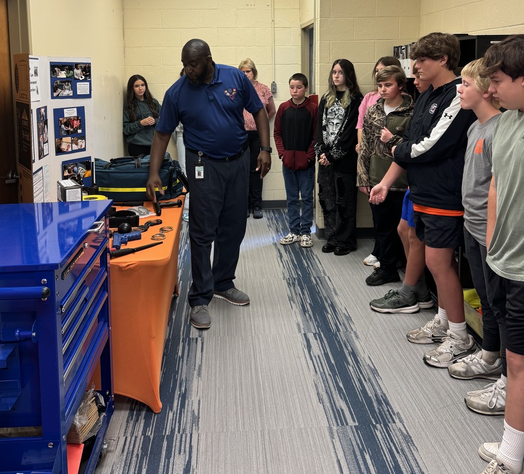 LCSDCC 8th grade tour AJMS