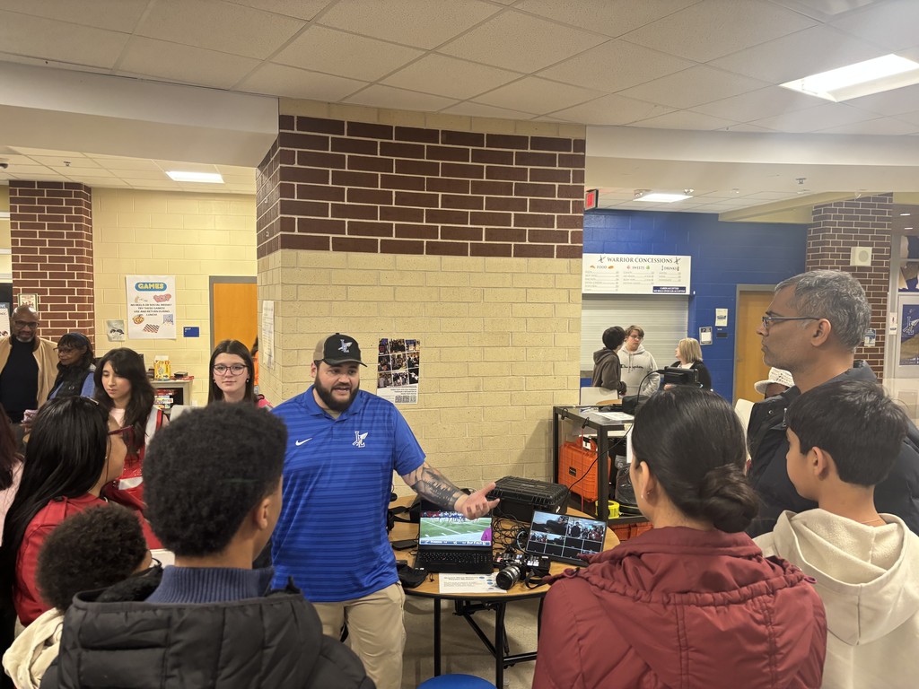 studenta listen to a teacher present