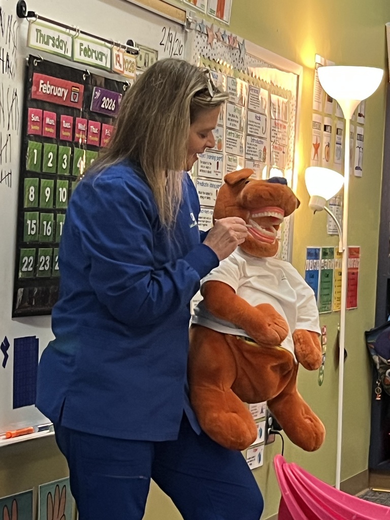 Ms. Johnnie from Laxer Long and Savage teaching about oral health