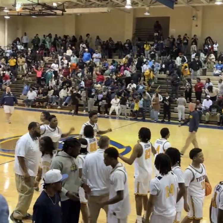 image of the boys basketball team