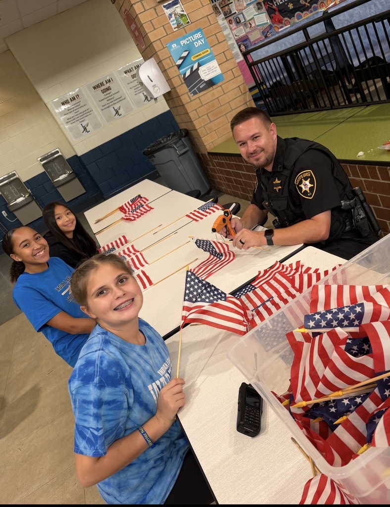 photo of Deputy Maniscalco with students 
