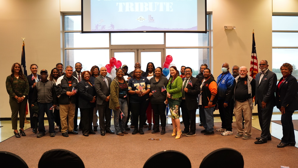 Veterans and city official stand for picture