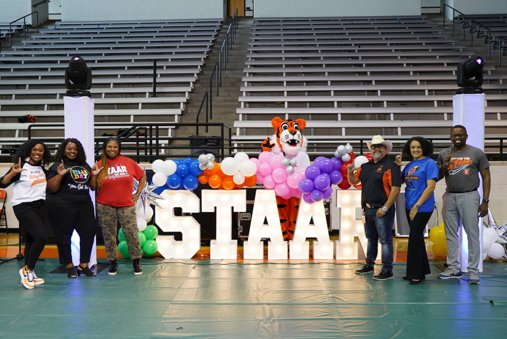 principals pose with mascot