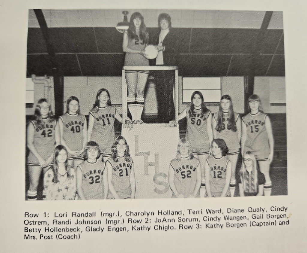 1975 Volleyball Team Photo