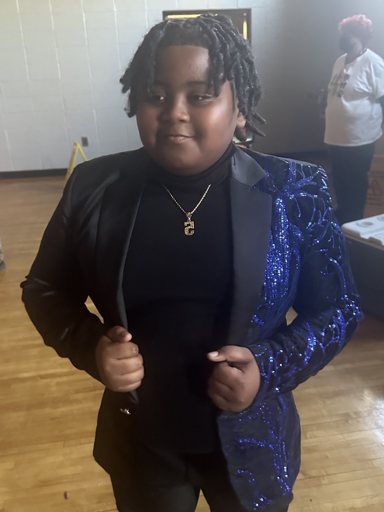 💘✨ Valentine Festivities Are Underway! ✨💘 Our Valentine festivities kicked off last Friday with our fabulous Sneaker Ball! 👟🎉 Our upper-grade students showed up dressed to impress, rocking their stylish outfits and showing off their best kicks on the dance floor! From sharp suits to dazzling dresses, the energy was high and the smiles were even brighter. 💃🕺 What an amazing way to start the season of love and friendship! 💘✨ ¡Ya Comenzaron las Festividades de San Valentín! ✨💘 ¡Nuestras celebraciones de San Valentín comenzaron el viernes pasado con nuestro increíble Sneaker Ball! 👟🎉 Nuestros estudiantes de grados superiores se vistieron para impresionar, luciendo atuendos elegantes y mostrando sus mejores tenis en la pista de baile. Desde trajes muy elegantes hasta vestidos deslumbrantes, ¡la energía estuvo al máximo y las sonrisas brillaron aún más! 💃🕺 ¡Qué manera tan maravillosa de comenzar la temporada del amor y la amistad!