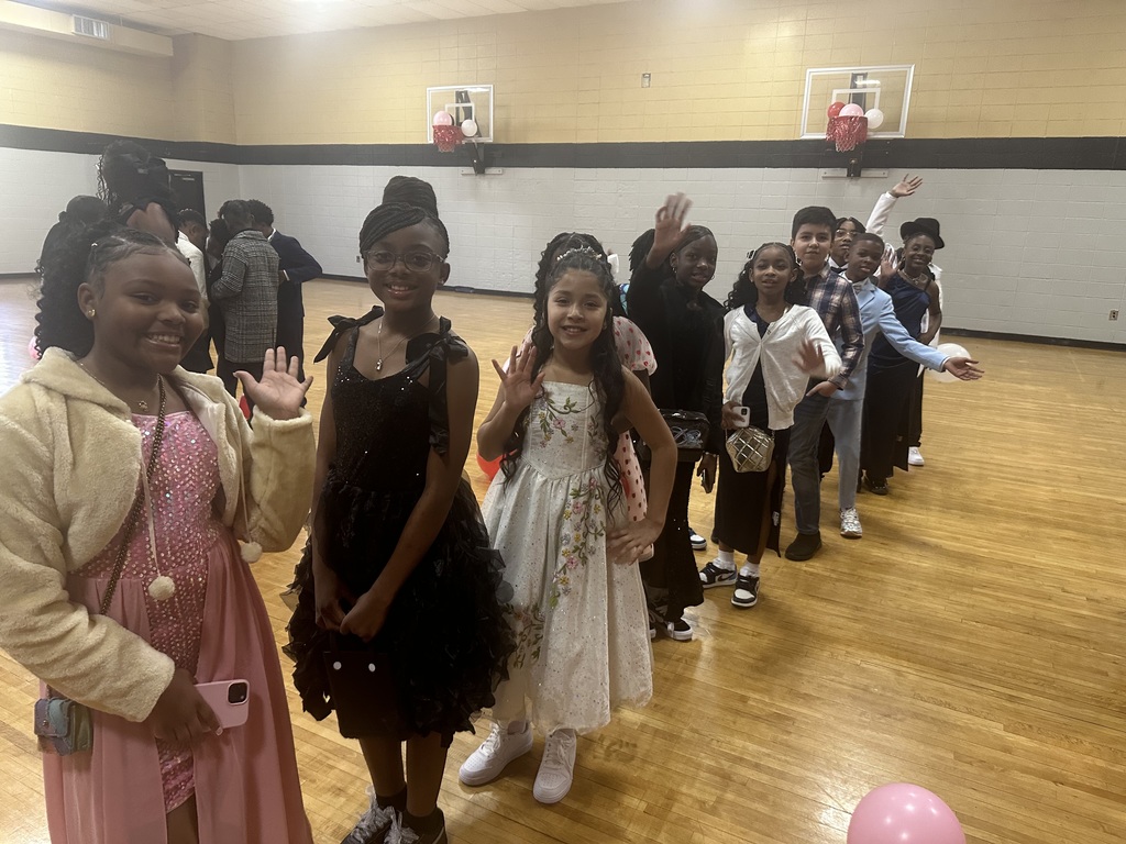 💘👟 More Sneaker Ball Highlights! 👟💘 English: We’re still not over these looks! 😍 Our upper-grade students stepped out in style and made the Sneaker Ball a huge success. The dance floor was full, the vibes were high, and the sneakers were on point! 🔥✨ Check out more of the fun below! 📸🎉 Español: ¡Todavía no superamos estos looks! 😍 Nuestros estudiantes de grados superiores salieron con mucho estilo e hicieron del Sneaker Ball todo un éxito. ¡La pista de baile estuvo llena, la energía al máximo y los tenis espectaculares! 🔥✨ ¡Mira más de la diversión a continuación! 📸🎉