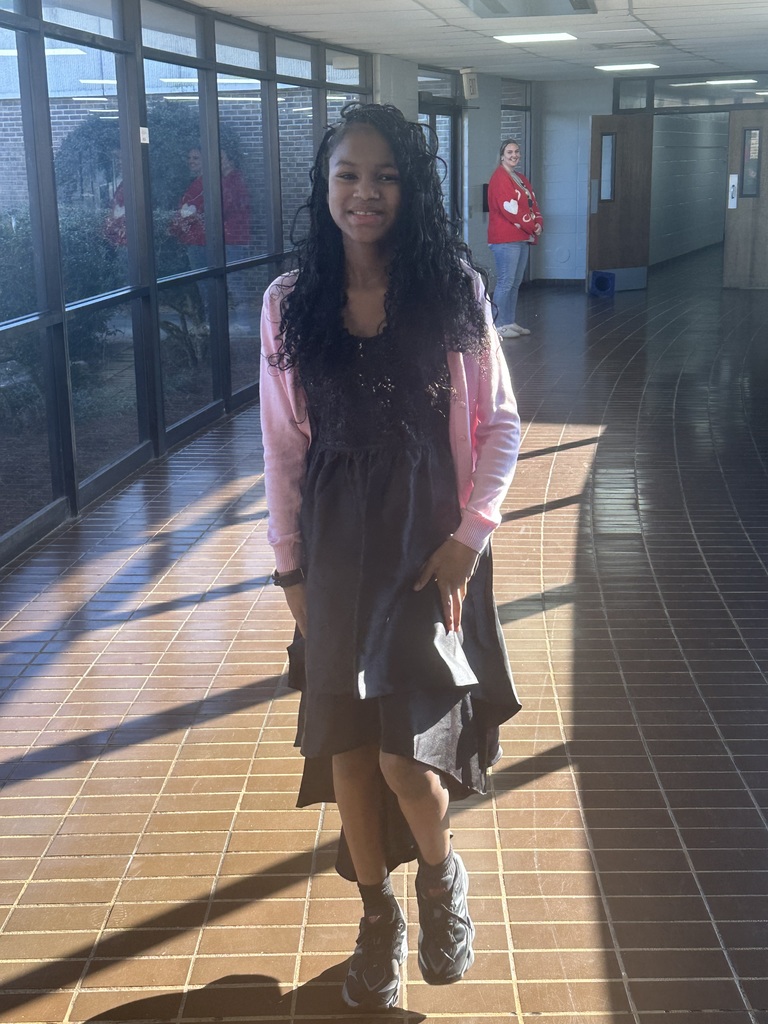 💘👟 More Sneaker Ball Highlights! 👟💘 English: We’re still not over these looks! 😍 Our upper-grade students stepped out in style and made the Sneaker Ball a huge success. The dance floor was full, the vibes were high, and the sneakers were on point! 🔥✨ Check out more of the fun below! 📸🎉 Español: ¡Todavía no superamos estos looks! 😍 Nuestros estudiantes de grados superiores salieron con mucho estilo e hicieron del Sneaker Ball todo un éxito. ¡La pista de baile estuvo llena, la energía al máximo y los tenis espectaculares! 🔥✨ ¡Mira más de la diversión a continuación! 📸🎉