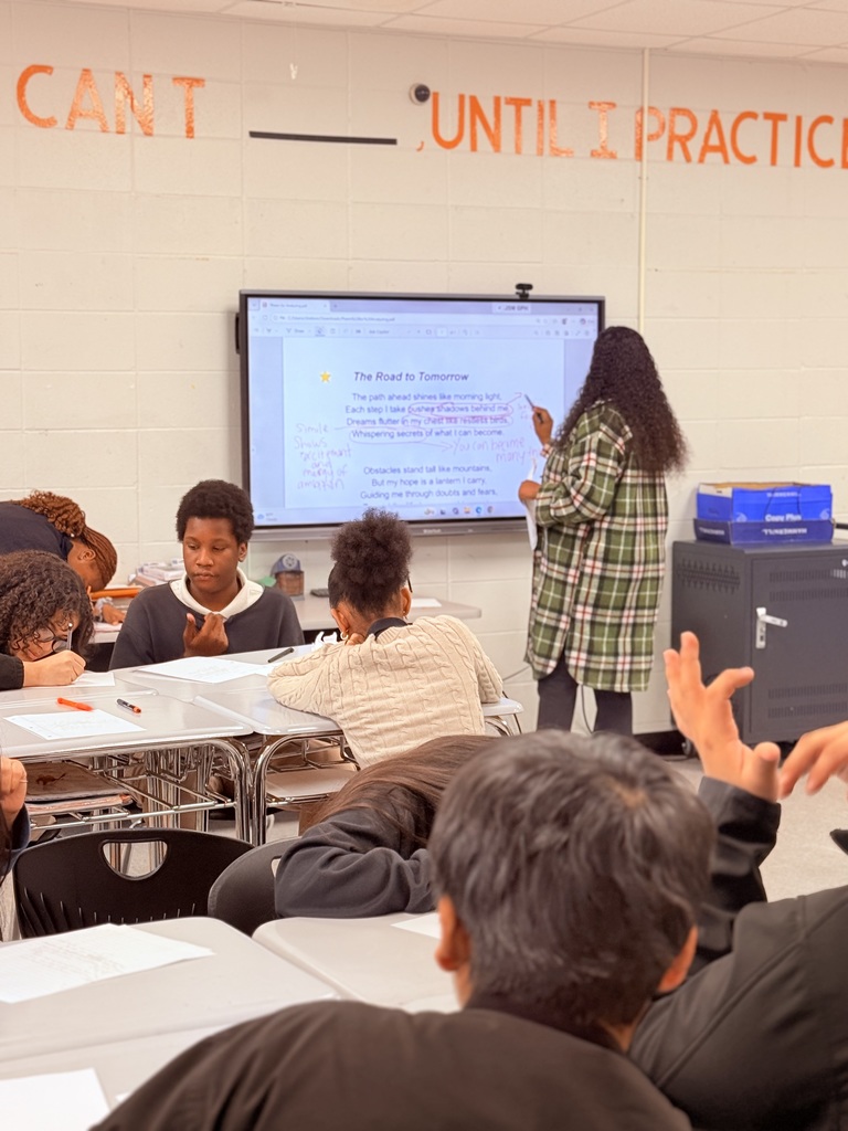 Students Annotating text; Ms. Nelson Models