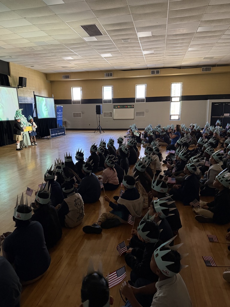 Nuestros estudiantes de 2.º y 3.º grado dieron inicio a su experiencia con Liberty Learning, una organización sin fines de lucro dedicada a llevar programas activos de educación cívica y formación del carácter a las aulas de K–12.