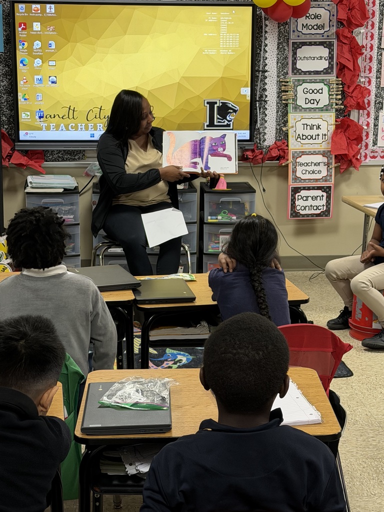 Students enjoyed having guest readers this week! 📚  We would like to thank Mayor Heard and the City of Lanett for taking the time to come and read to our classes. We also want to extend a special thank you to the Point University Basketball Team for stopping by to read and sharing their time with our students as well.  We truly appreciate our community partners for helping make reading fun and meaningful for our students!   ¡Los estudiantes disfrutaron tener lectores invitados esta semana! 📚  Nos gustaría agradecer al alcalde Heard y a la Ciudad de Lanett por tomarse el tiempo para venir y leer a nuestras clases. También queremos extender un agradecimiento especial al equipo de baloncesto de Point University por pasar a leer y compartir su tiempo con nuestros estudiantes.  ¡Realmente apreciamos a nuestros socios de la comunidad por ayudar a que la lectura sea divertida y significativa para nuestros estudiantes! 