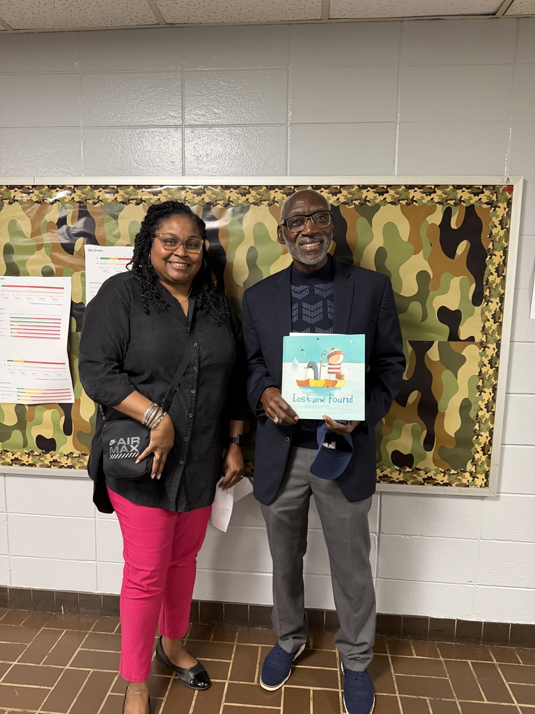 Students enjoyed having guest readers this week! 📚  We would like to thank Mayor Heard and the City of Lanett for taking the time to come and read to our classes. We also want to extend a special thank you to the Point University Basketball Team for stopping by to read and sharing their time with our students as well.  We truly appreciate our community partners for helping make reading fun and meaningful for our students!   ¡Los estudiantes disfrutaron tener lectores invitados esta semana! 📚  Nos gustaría agradecer al alcalde Heard y a la Ciudad de Lanett por tomarse el tiempo para venir y leer a nuestras clases. También queremos extender un agradecimiento especial al equipo de baloncesto de Point University por pasar a leer y compartir su tiempo con nuestros estudiantes.  ¡Realmente apreciamos a nuestros socios de la comunidad por ayudar a que la lectura sea divertida y significativa para nuestros estudiantes! 