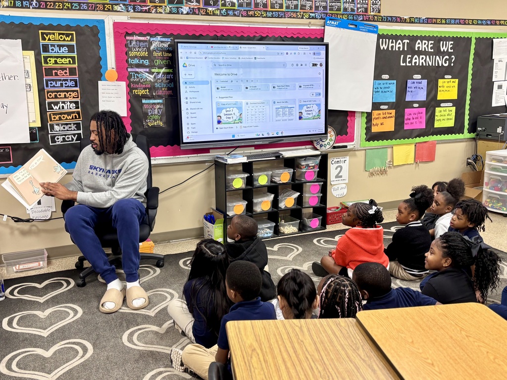 Students enjoyed having guest readers this week! 📚  We would like to thank Mayor Heard and the City of Lanett for taking the time to come and read to our classes. We also want to extend a special thank you to the Point University Basketball Team for stopping by to read and sharing their time with our students as well.  We truly appreciate our community partners for helping make reading fun and meaningful for our students!   ¡Los estudiantes disfrutaron tener lectores invitados esta semana! 📚  Nos gustaría agradecer al alcalde Heard y a la Ciudad de Lanett por tomarse el tiempo para venir y leer a nuestras clases. También queremos extender un agradecimiento especial al equipo de baloncesto de Point University por pasar a leer y compartir su tiempo con nuestros estudiantes.  ¡Realmente apreciamos a nuestros socios de la comunidad por ayudar a que la lectura sea divertida y significativa para nuestros estudiantes! 