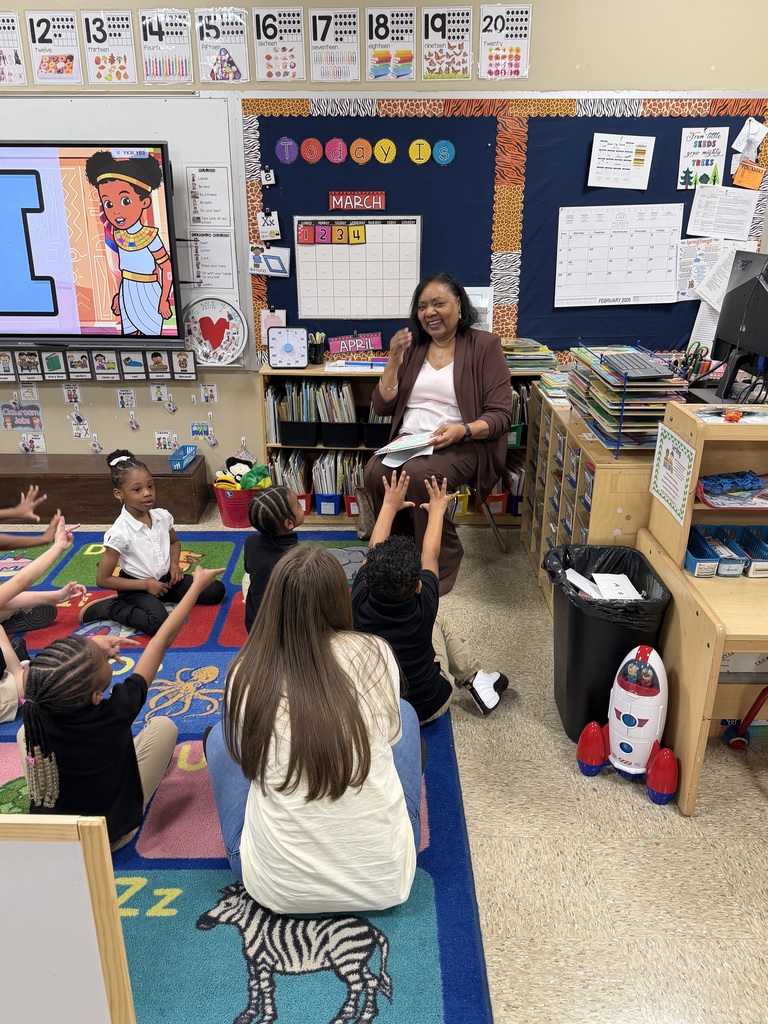 Students enjoyed having guest readers this week! 📚  We would like to thank Mayor Heard and the City of Lanett for taking the time to come and read to our classes. We also want to extend a special thank you to the Point University Basketball Team for stopping by to read and sharing their time with our students as well.  We truly appreciate our community partners for helping make reading fun and meaningful for our students!   ¡Los estudiantes disfrutaron tener lectores invitados esta semana! 📚  Nos gustaría agradecer al alcalde Heard y a la Ciudad de Lanett por tomarse el tiempo para venir y leer a nuestras clases. También queremos extender un agradecimiento especial al equipo de baloncesto de Point University por pasar a leer y compartir su tiempo con nuestros estudiantes.  ¡Realmente apreciamos a nuestros socios de la comunidad por ayudar a que la lectura sea divertida y significativa para nuestros estudiantes! 