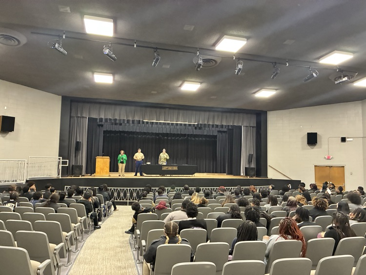We would like to extend a sincere thank you to our Military Panel for taking the time to speak with our students. Your service, knowledge, and guidance are truly appreciated 🇺🇸