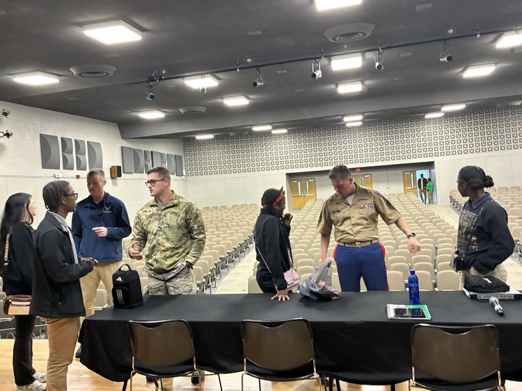 We would like to extend a sincere thank you to our Military Panel for taking the time to speak with our students. Your service, knowledge, and guidance are truly appreciated 🇺🇸