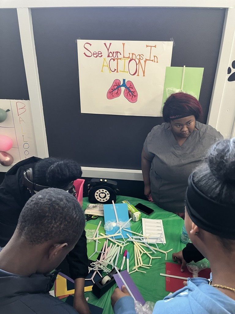 Math & Science Night kids showing how the lungs work
