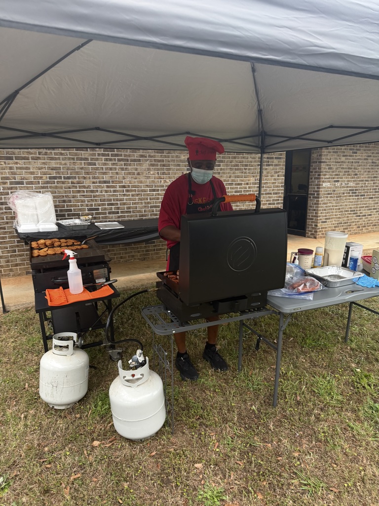 Big shoutout to Mr. Travis Hargett for serving up an absolutely wonderful breakfast this morning! 🍳🥓 You helped our teachers start their day the right way—with full hearts and full plates!  We are so thankful for all of our amazing sponsors during Teacher Appreciation Week. Your kindness and support mean more than you know! 💙  This week has truly been incredible, and we feel so celebrated. Here’s to the people who make our days brighter—thank you for loving on our teachers so well! 🎉🍎¡Un enorme agradecimiento al Sr. Travis Hargett por servir un desayuno absolutamente delicioso esta mañana! 🍳🥓 ¡Ayudó a que nuestros maestros comenzaran su día de la mejor manera—con el corazón y el estómago llenos!  Estamos muy agradecidos con todos nuestros increíbles patrocinadores durante la Semana de Agradecimiento a los Maestros. ¡Su apoyo y generosidad significan más de lo que pueden imaginar! 💙  Esta semana ha sido realmente increíble y nos hemos sentido muy valorados. ¡Gracias por hacer
