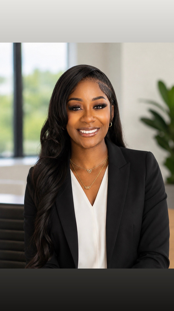 💛 Meet Ms. Kennedy Silmon, our fourth-grade teacher! We are so happy to welcome her to the Lance family! She brings a heart 💛 ¡Conozcan a la Sra. Kennedy Silmon, nuestra nueva maestra de cuarto grado! Estamos muy felices de darle la bienvenida a la familia Lance. Ella trae consigo un corazón de oro, una gran pasión por la enseñanza y mucho cariño por nuestros estudiantes. ¡Estamos emocionados por todos los maravillosos momentos y aprendizajes que nos esperan! ¡Bienvenida a la familia Lance, Sra. Silmon! 🍎📚💛of gold, a passion for teaching, and a love for our students. We are excited for all the wonderful memories and learning ahead! Welcome to the Lance family, Ms. Silmon! 🍎📚