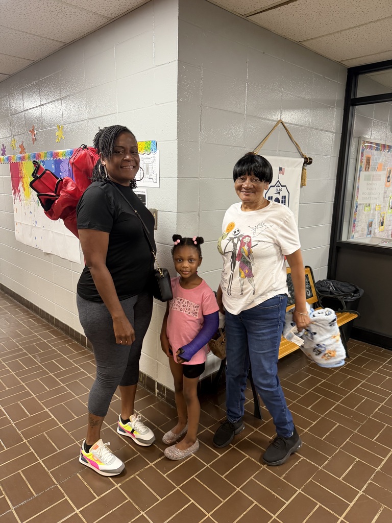 🖤💛✨ WE LOVE OUR LANCE FAMILIES! ✨💛🖤  Thank you for always supporting your child, showing up for them, and making special moments like these so memorable! 🥰🎬🍿  Your love, encouragement, and support mean more than you know! 💛  🖤💛 Thank you for being part of the Lance family! 💛🖤  🎬🍿⭐🖤💛🖤💛⭐🍿🎬