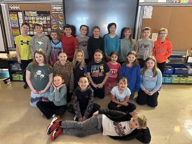 3rd grade students lined up