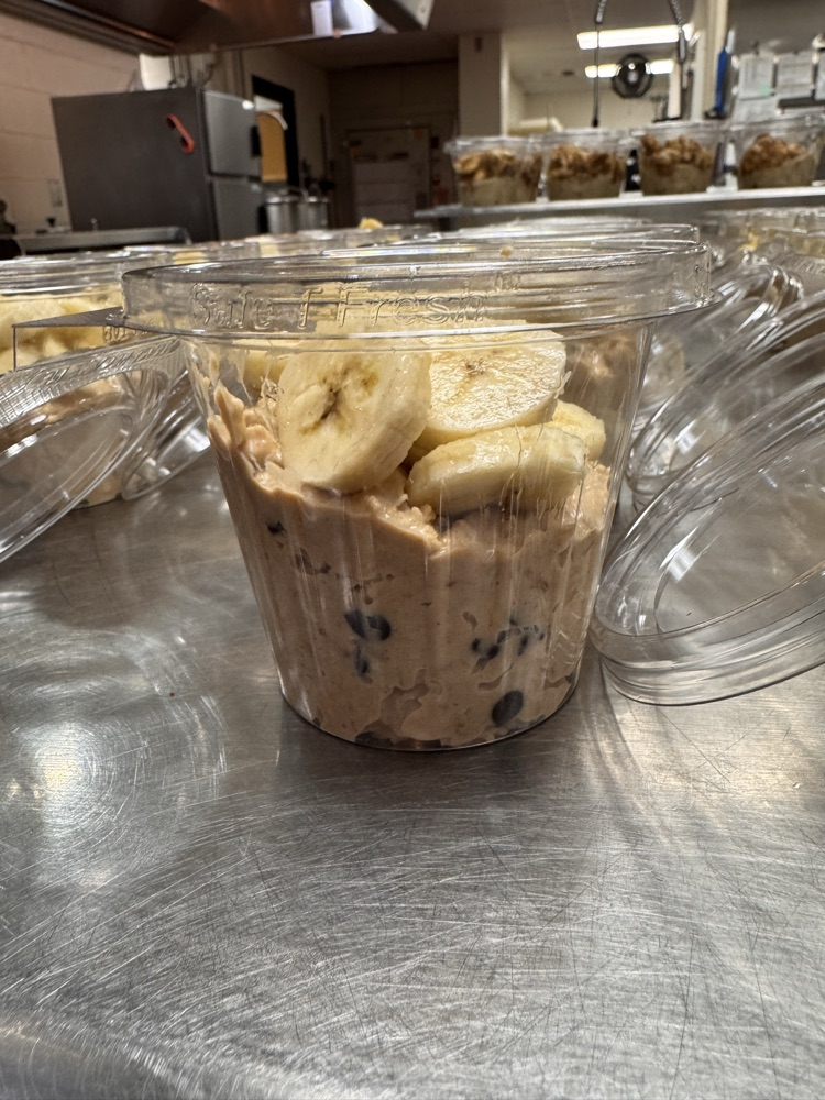 image of chunky monkey overnight oats in container 