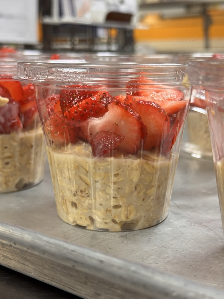 strawberry cream overnight oats 