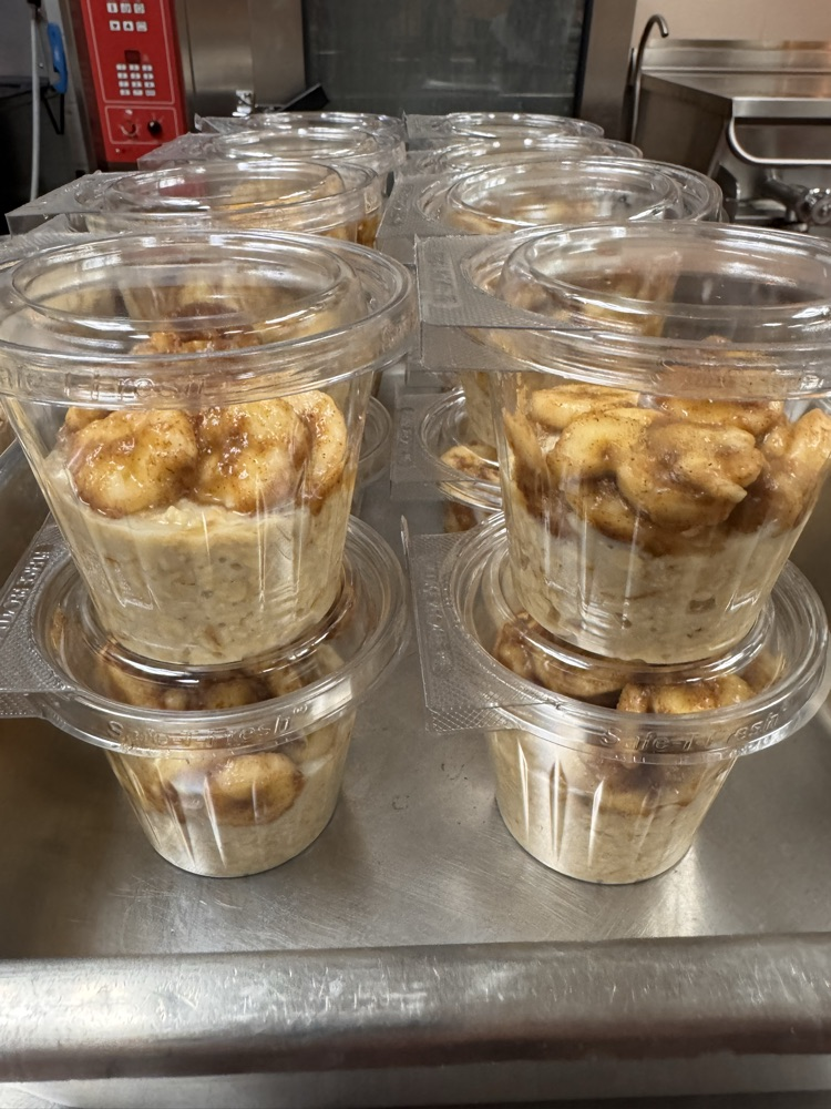 banana cream overnight oats image 