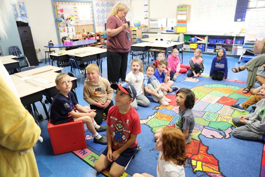 A class of students looking at the Bobcat