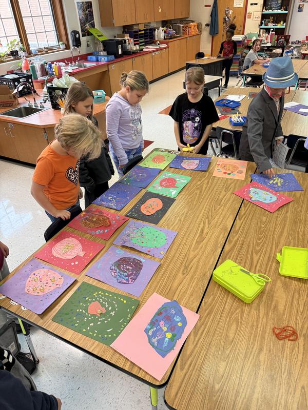 students judging artwork
