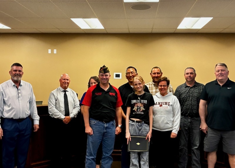 Student receiving award from VFW