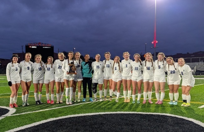Lapeer girls soccer team group photo