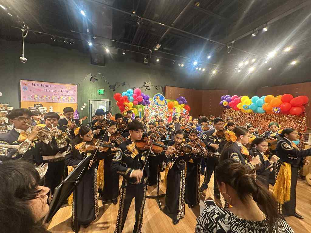 Mariachi Los Tigrillos de Oro sharing our Christen Middle CUB Pride at Mall Del Norte Lovely Locals Shop.  Celebrating September Mexican Independence Grito!!  GO CUBS! 