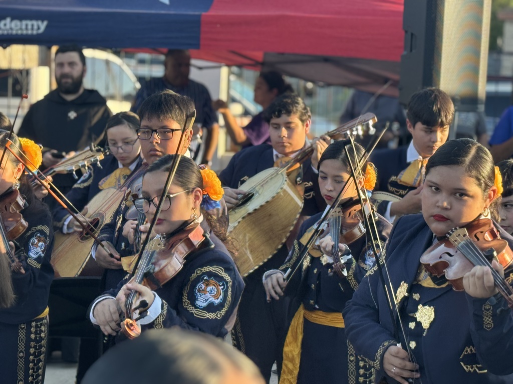 Mariachi Los Tigrillos de Oro Varsity brought Christen Middle School Pride to Larrdo's community this past Sunday. Mariachi students performed at the Santa Cruz Mission Jamaica. Que viva el Mariachi, si señor!