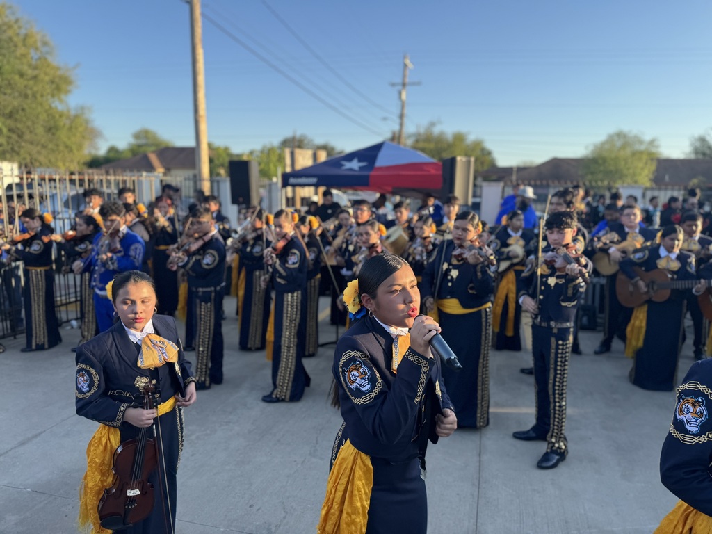 Mariachi Los Tigrillos de Oro Varsity brought Christen Middle School Pride to Larrdo's community this past Sunday. Mariachi students performed at the Santa Cruz Mission Jamaica. Que viva el Mariachi, si señor!