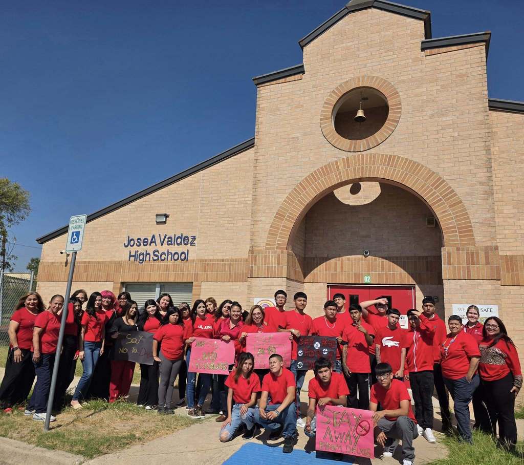 group pics all wearing red